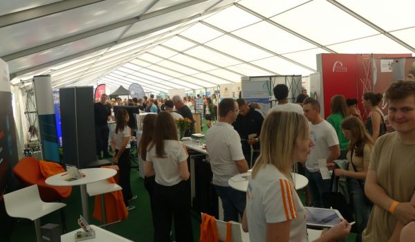 Messefoto, innen Stände der Aussteller