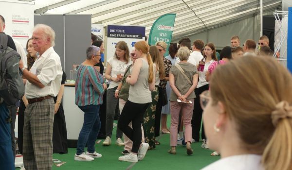 Messefoto, innen Stände der Aussteller